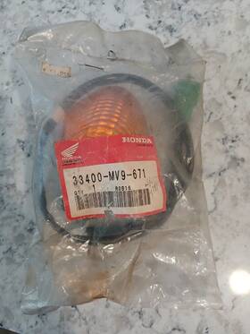 33400-mv-9-671 Honda 33400-mv9-671 Turn Signal Assy. R. Fr. Cbr600f Nos