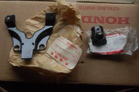 33650-443-611 Honda Nos Cb250n Cb400n Instrument Holder And Peg Feeler