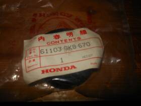 61103-gk8-670 Honda Nos Left Front Reflector Base 85-87 Nb50 85 Nh80 84-87 Nq50
