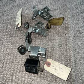Fr-2204 Honda Lot Of 1990 Cb125t Turn Signal Flasher Relay And Bracket Holders