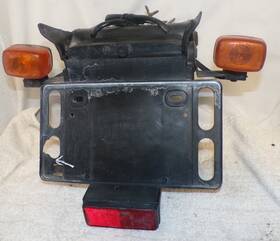 3ma-21611-00 Yamaha 89 Tzr250 Rear Turn Signal License Plate Bracket Damper Oem