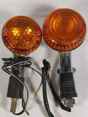 Saed67 Yamaha Motorcycle Turn Signal Lot Of 2 Including 1 Harley K&n And Cracked Cpix